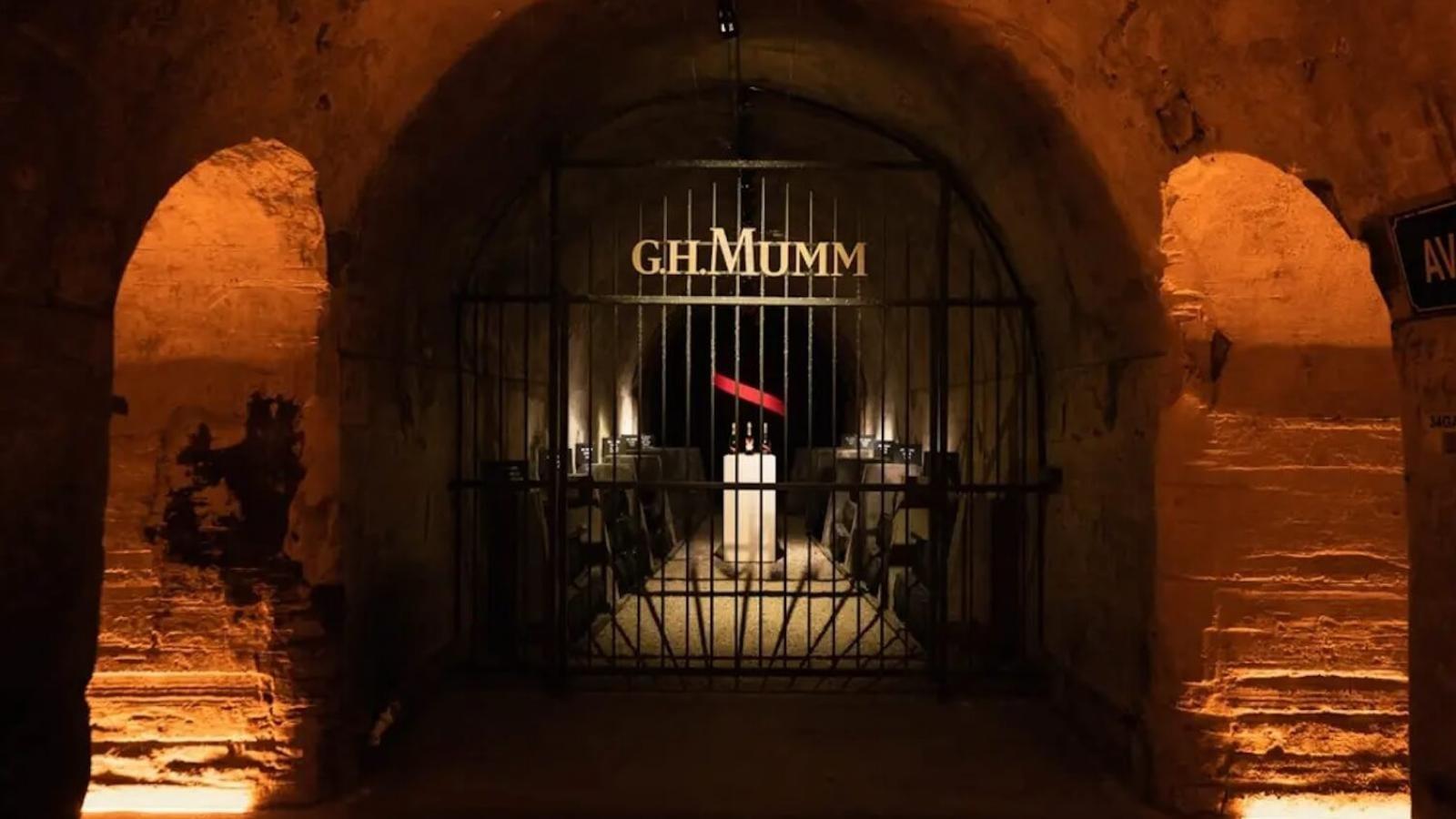 입구 포도 압착기 앞