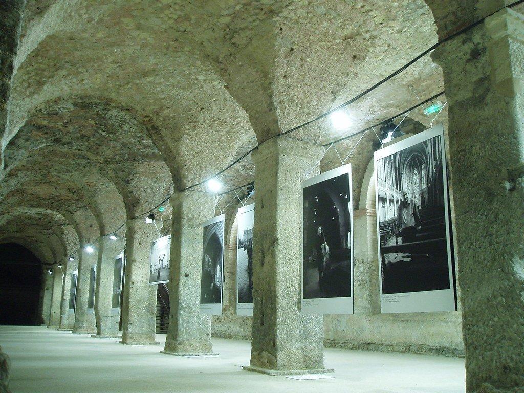 🏛️ 지하 회랑 (크립토포르티크)