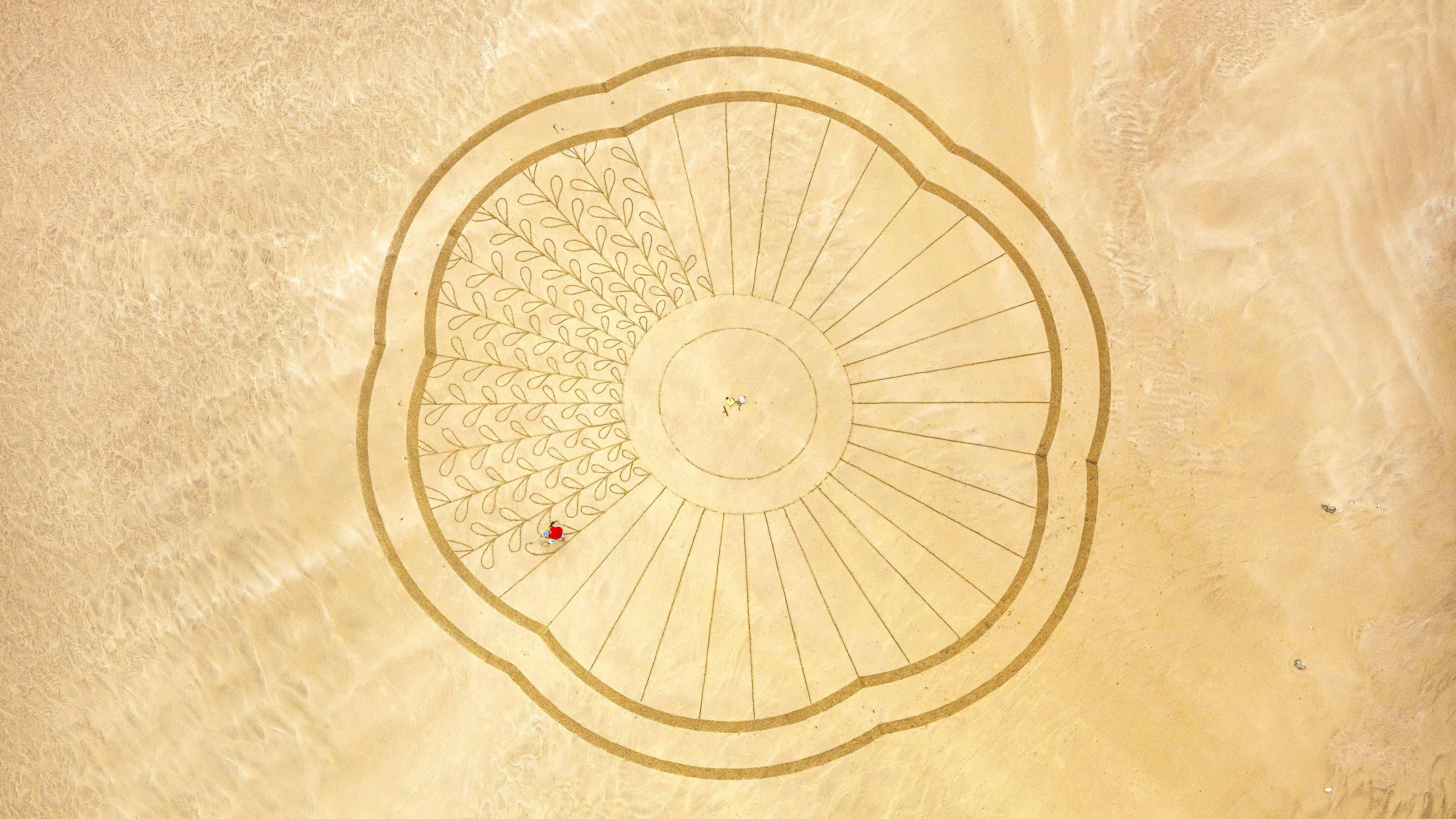 자르포의 비치 아트 작품