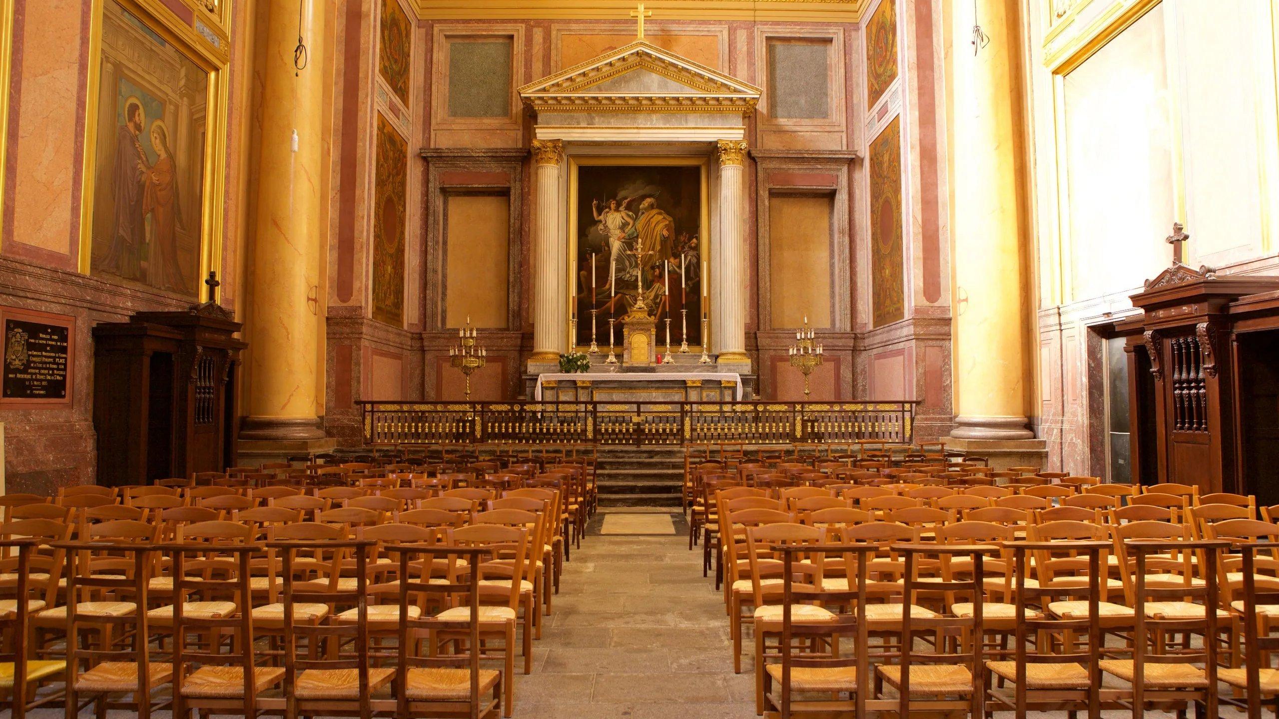 내부 중앙 제단과 앱스