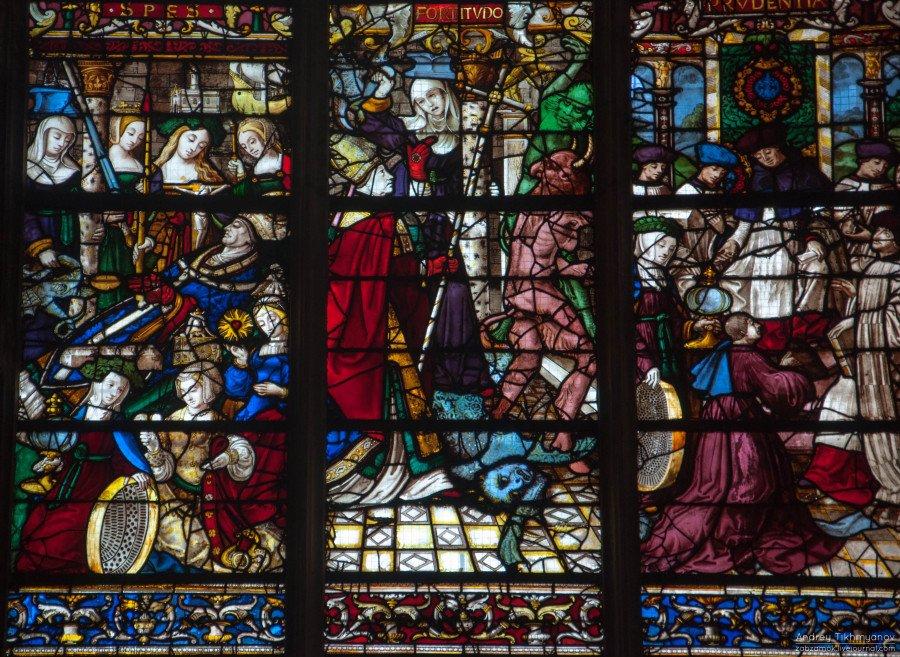 스테인드글라스 창문 (오후 시간대)