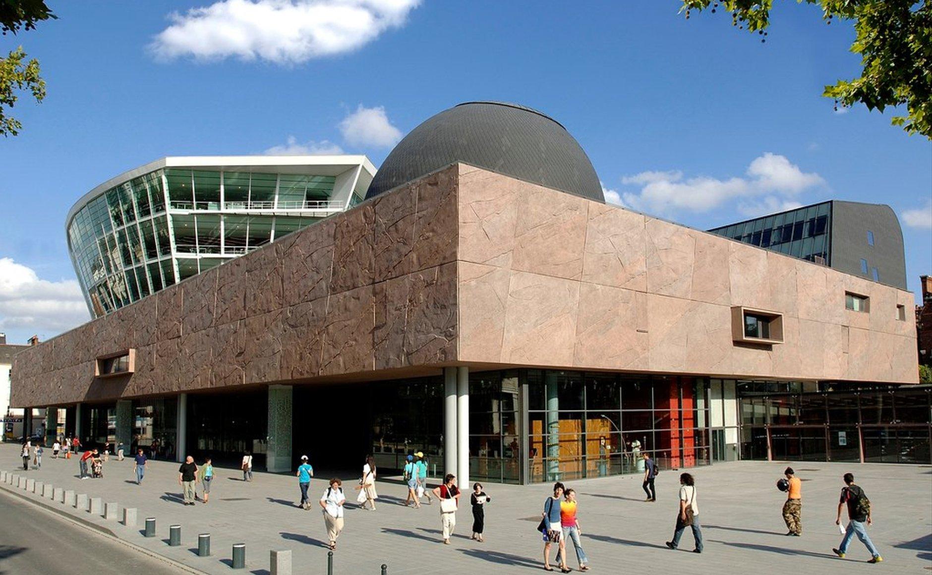 🏛️ 자유로운 들판 (레 샹 리브르)