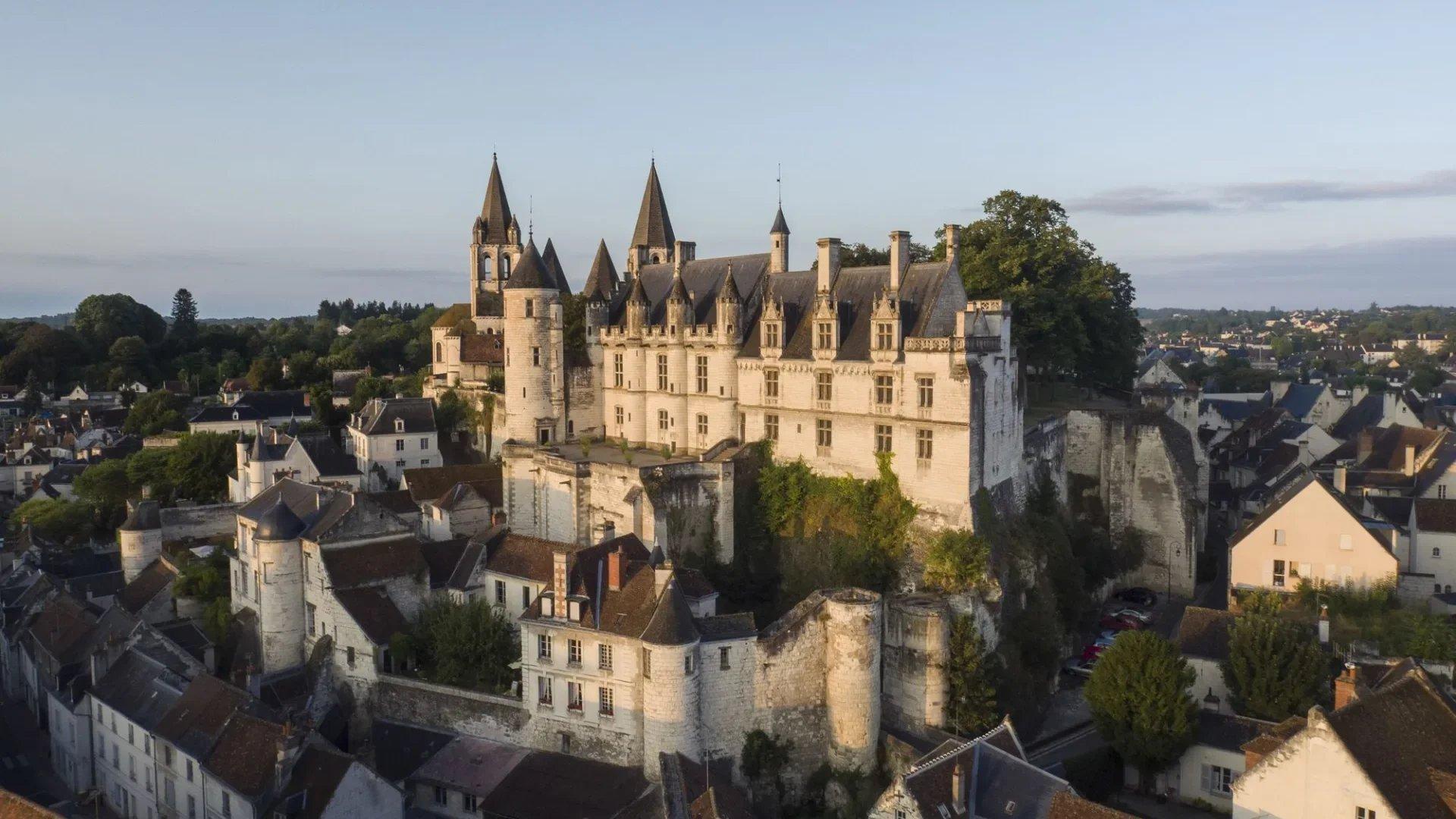 왕실 로지(거주지) 외관 및 정원