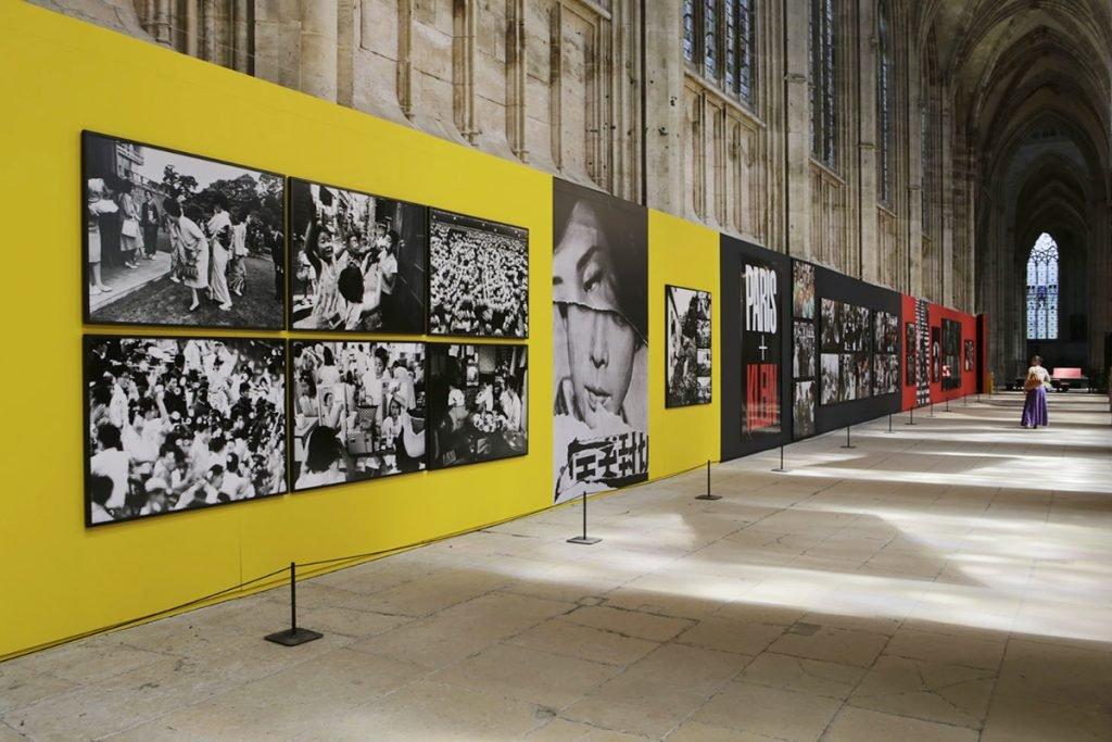 생투앙 수도원 교회 미술 전시회 풍경