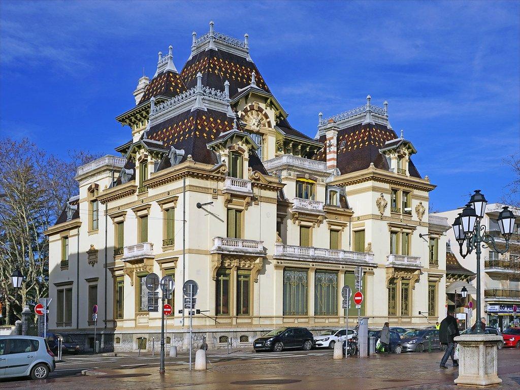 뤼미에르 빌라 (Villa Lumière) 외관 및 내부