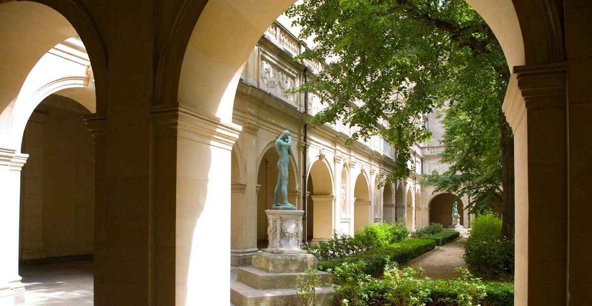 중앙 정원 (Courtyard Garden)