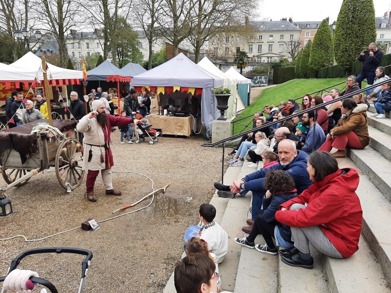 주교관 정원 중세 축제