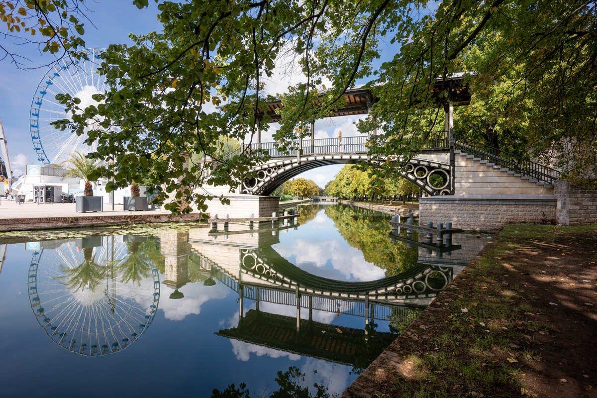 운하 주변 산책로