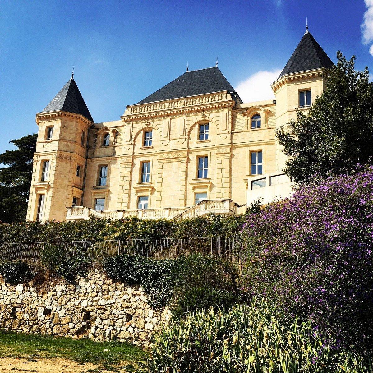 성 남쪽 파사드와 정원