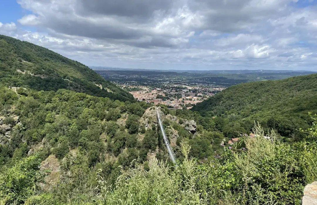오풀 마을에서 바라보는 현수교