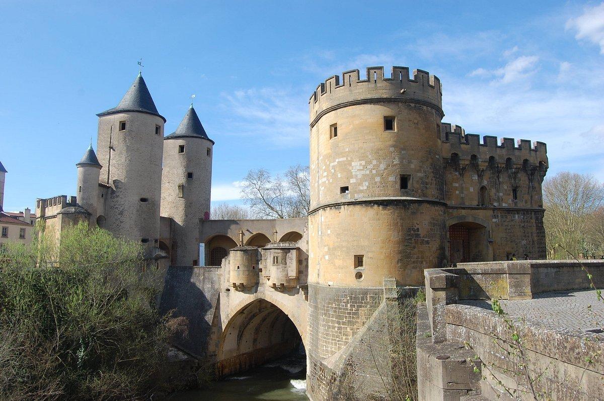 세유 강 건너편 또는 강변 산책로