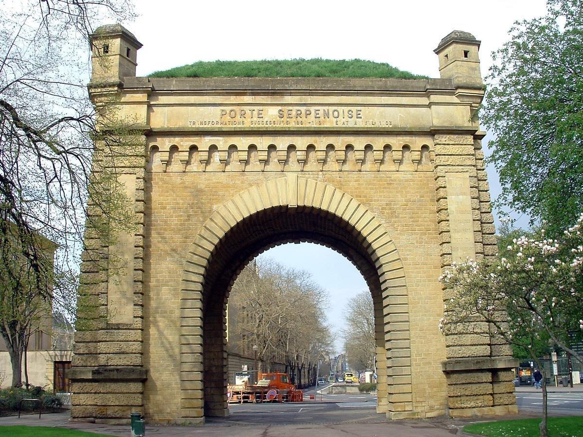 🏛️ 세르페누아즈 문(포르트 세르페누아즈)