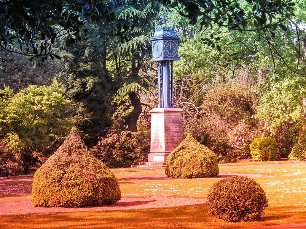 문 옆 정원과 함께