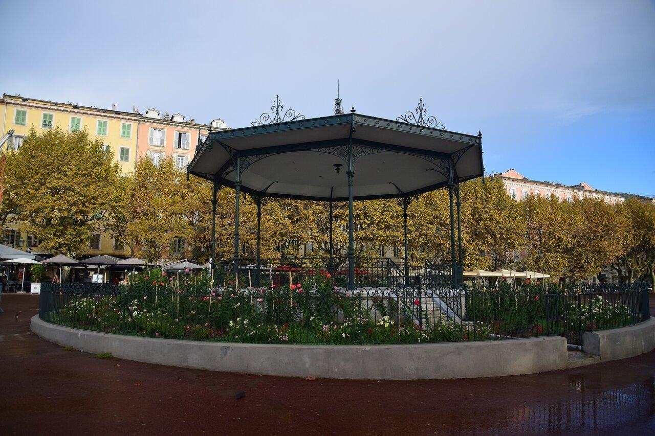 음악 키오스크 주변