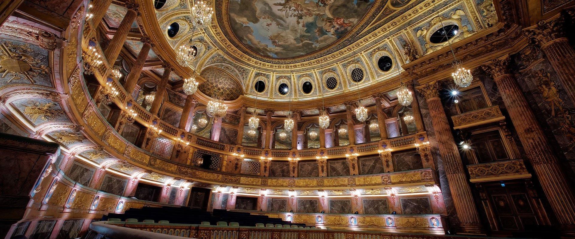 베르사유 왕립 오페라의 공연 포스터