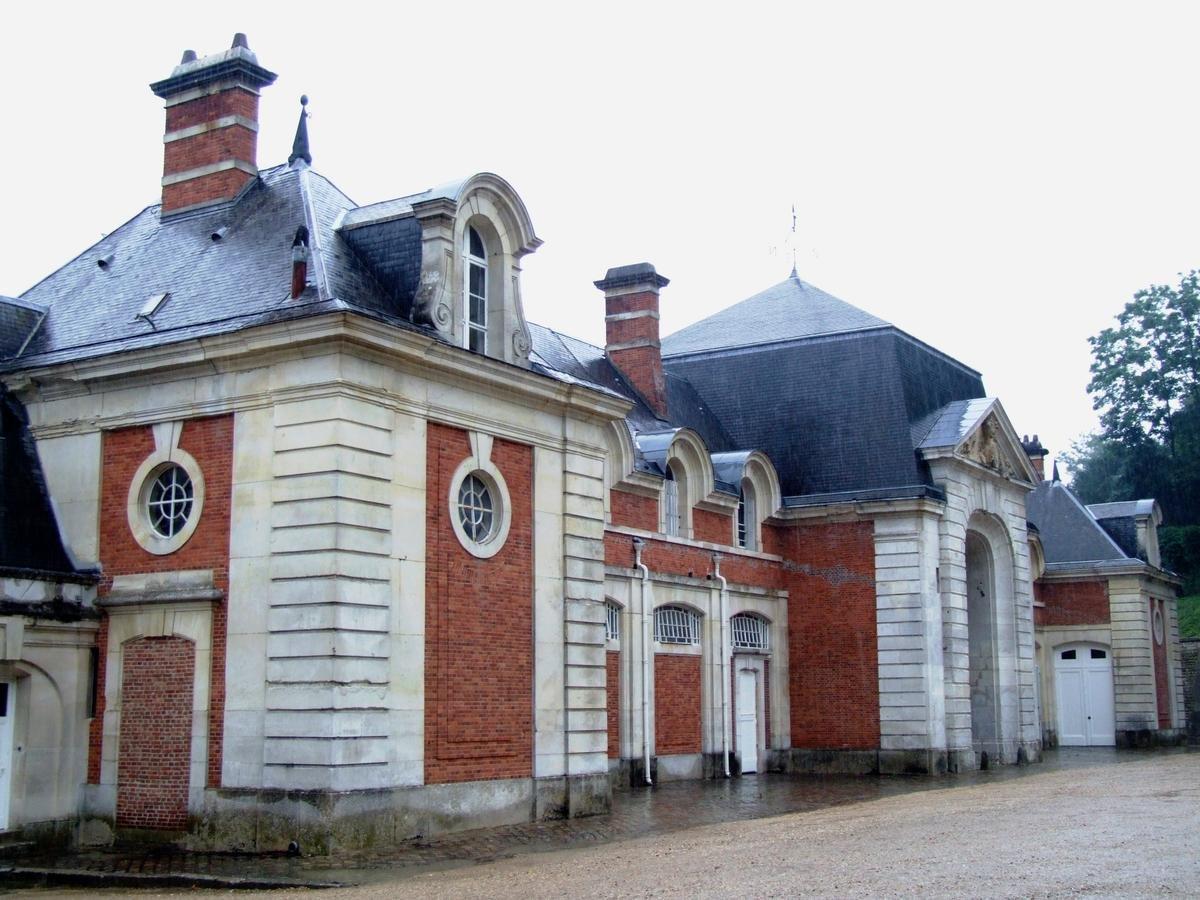 성 정면과 안뜰 (La cour et le château)