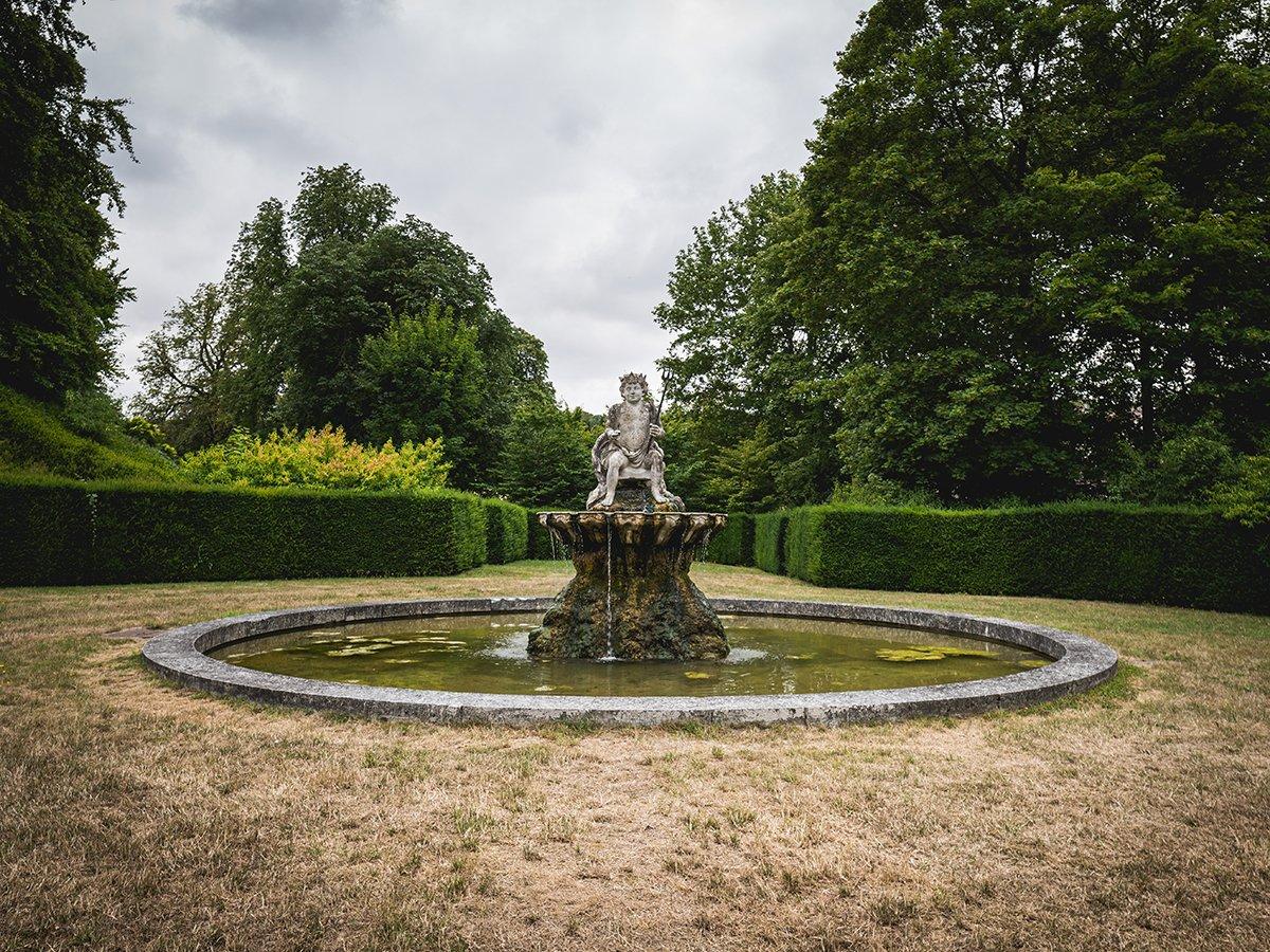 정원 내 분수와 조각상 주변 (Fontaines du parc)