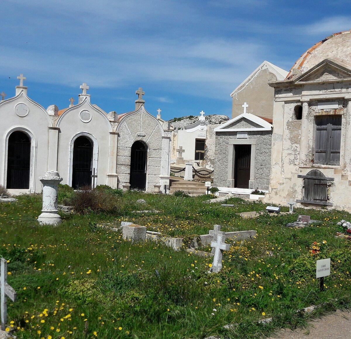 성채 서쪽 끝, 해양 묘지(Cimetière Marin) 부근 절벽 위