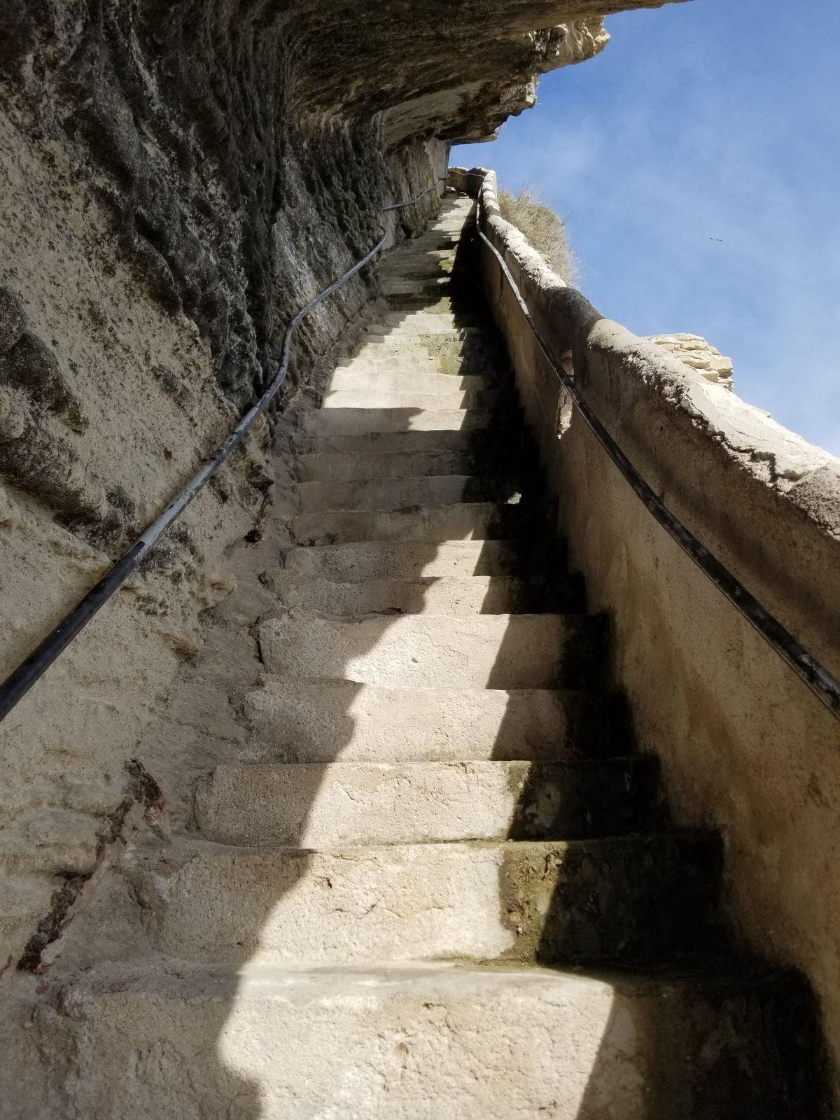 아라곤 왕의 계단(Escalier du Roi d'Aragon) 위 또는 아래