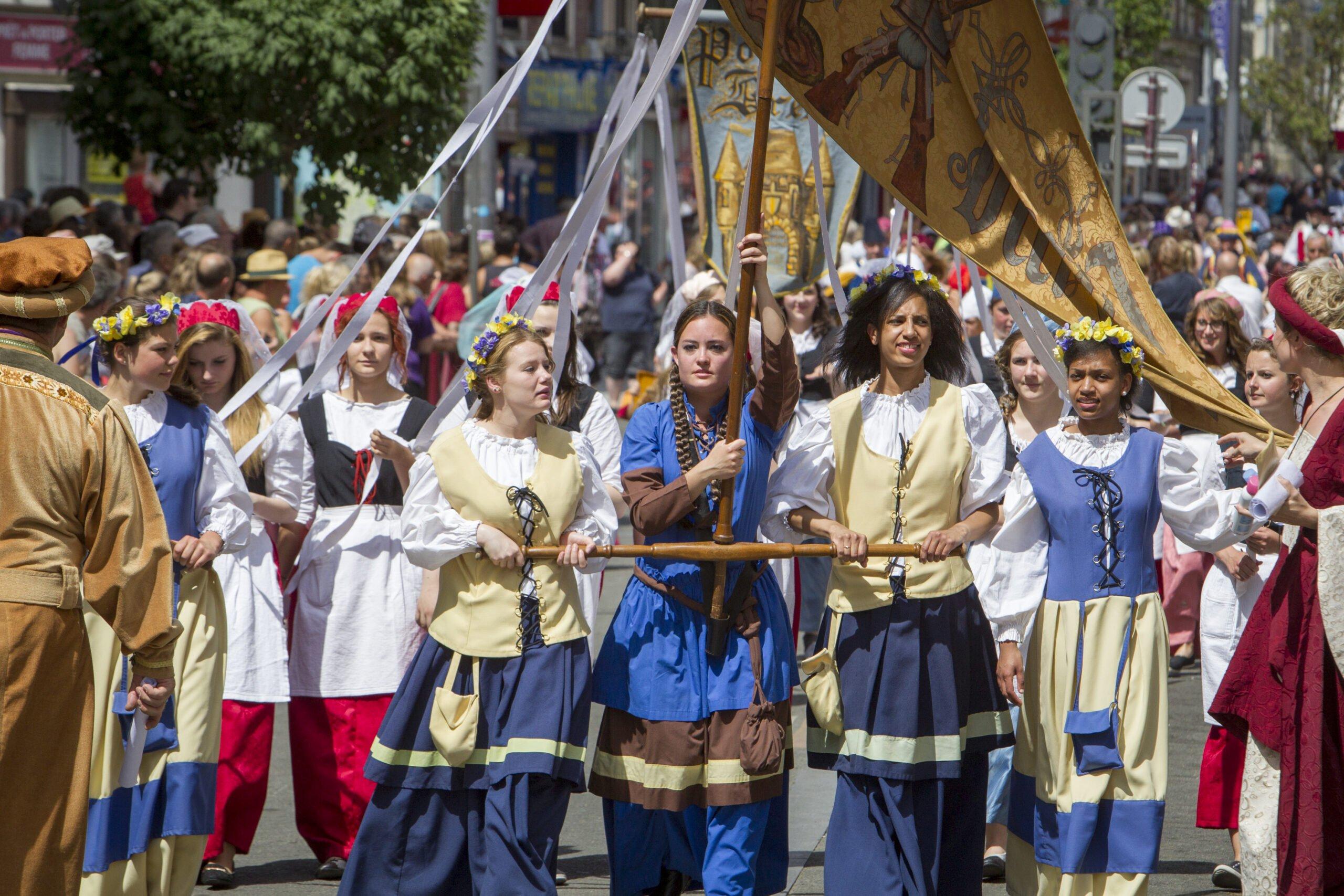 잔 아셰트 축제 행렬