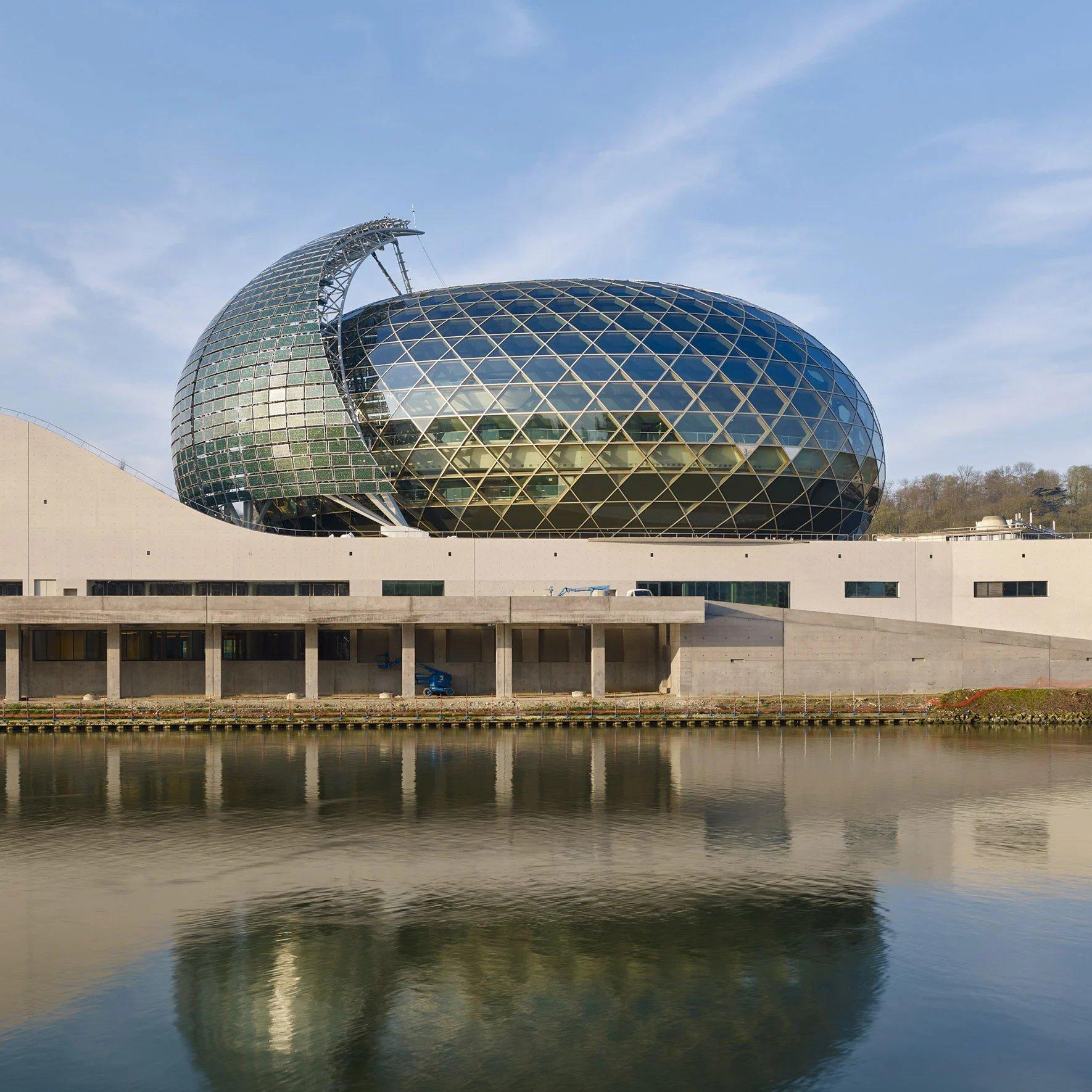 계란형 파트릭 드베지앙 오디토리움 외부