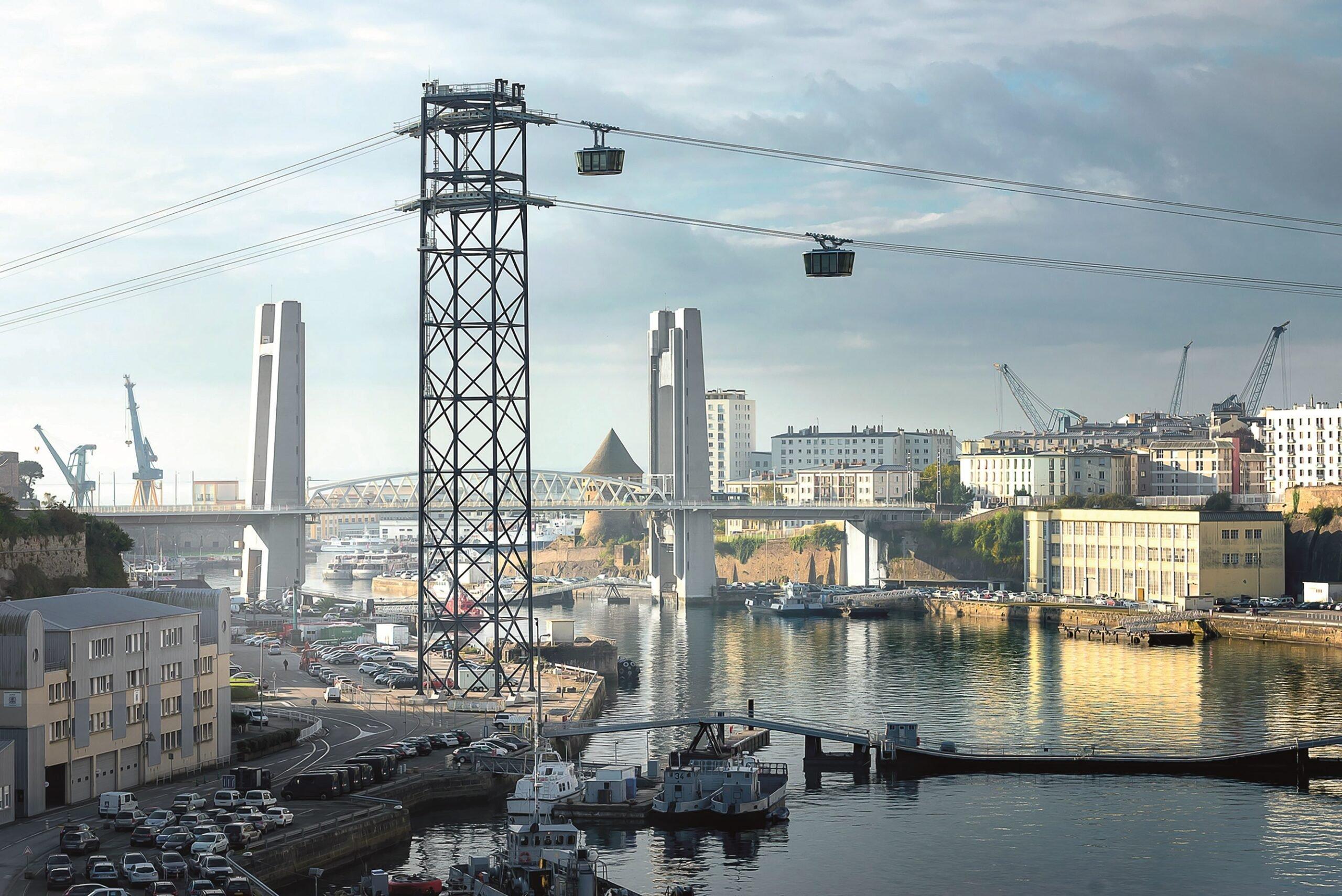 케이블카 탑승 중 또는 아틀리에 역 주변