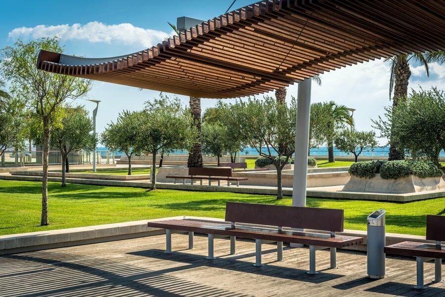 보나파르트 정원의 여름밤 축제 풍경