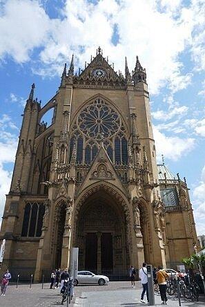 ⛪ 성 에티엔 대성당 (카테드랄 생테티엔)