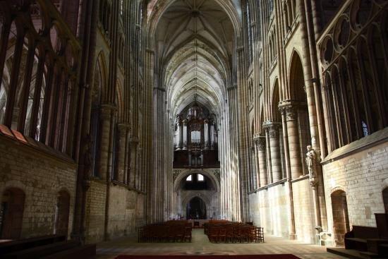 ⛪ 생캉탱 바실리카(바실리크 드 생캉탱)