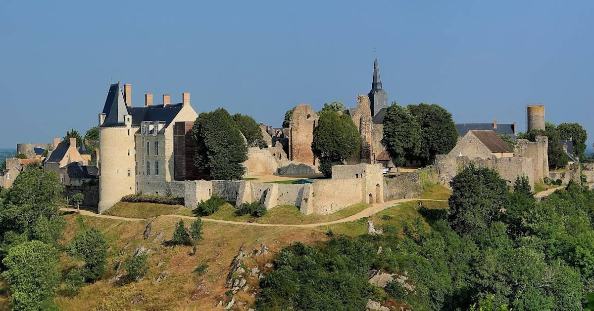 성벽 외부 산책로 (Outer Rampart Walkway)