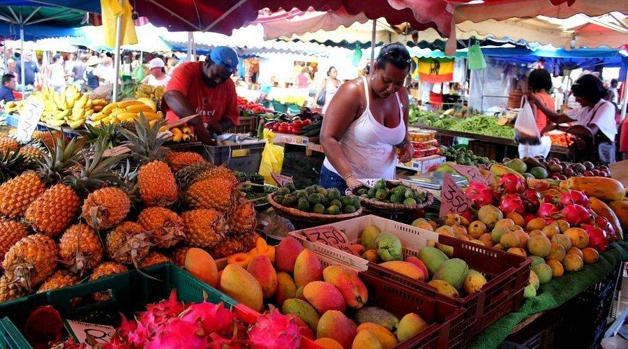 과일 및 향신료 가판대