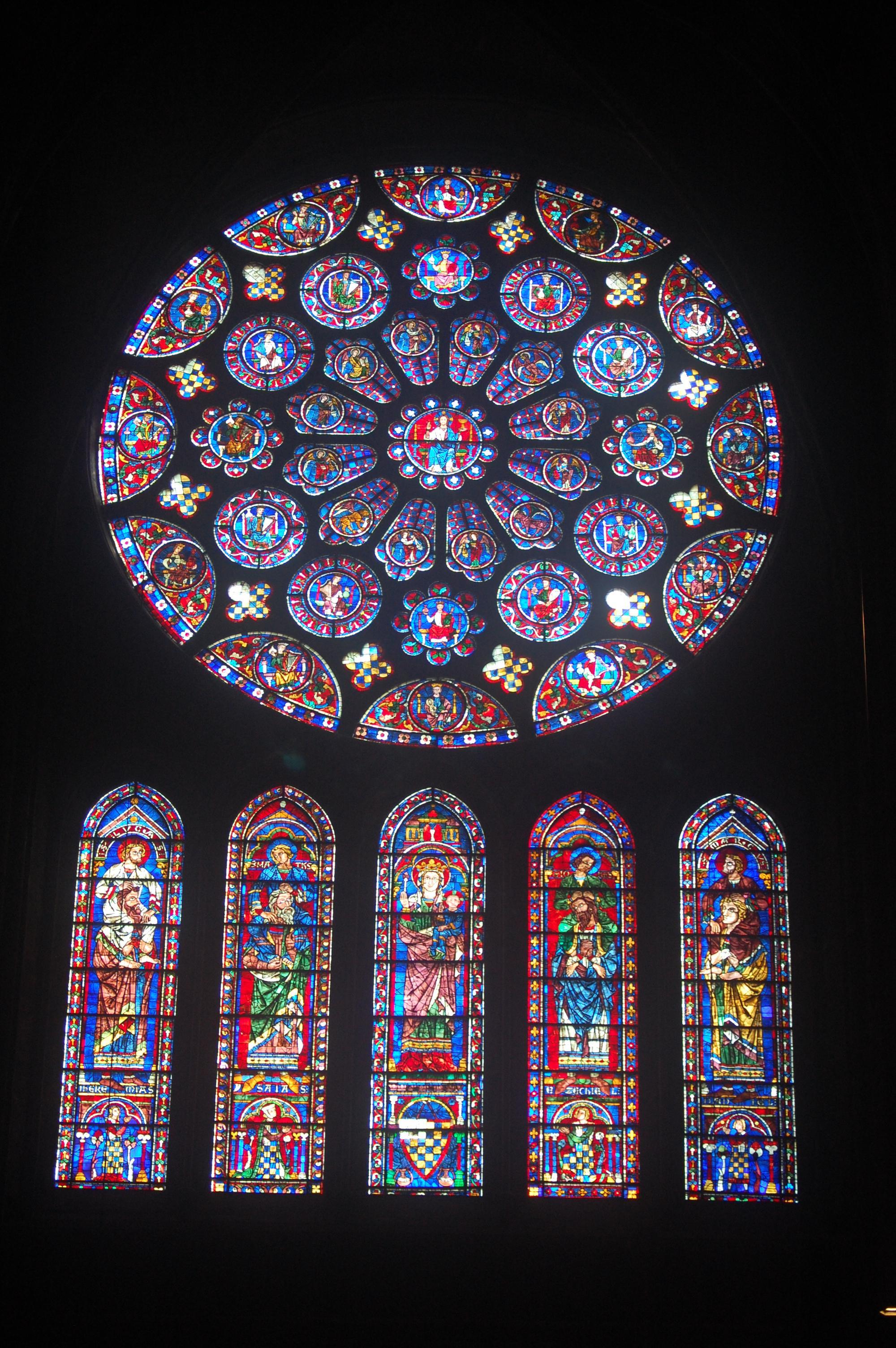 스테인드글라스 내부 (빛 좋은 시간대)