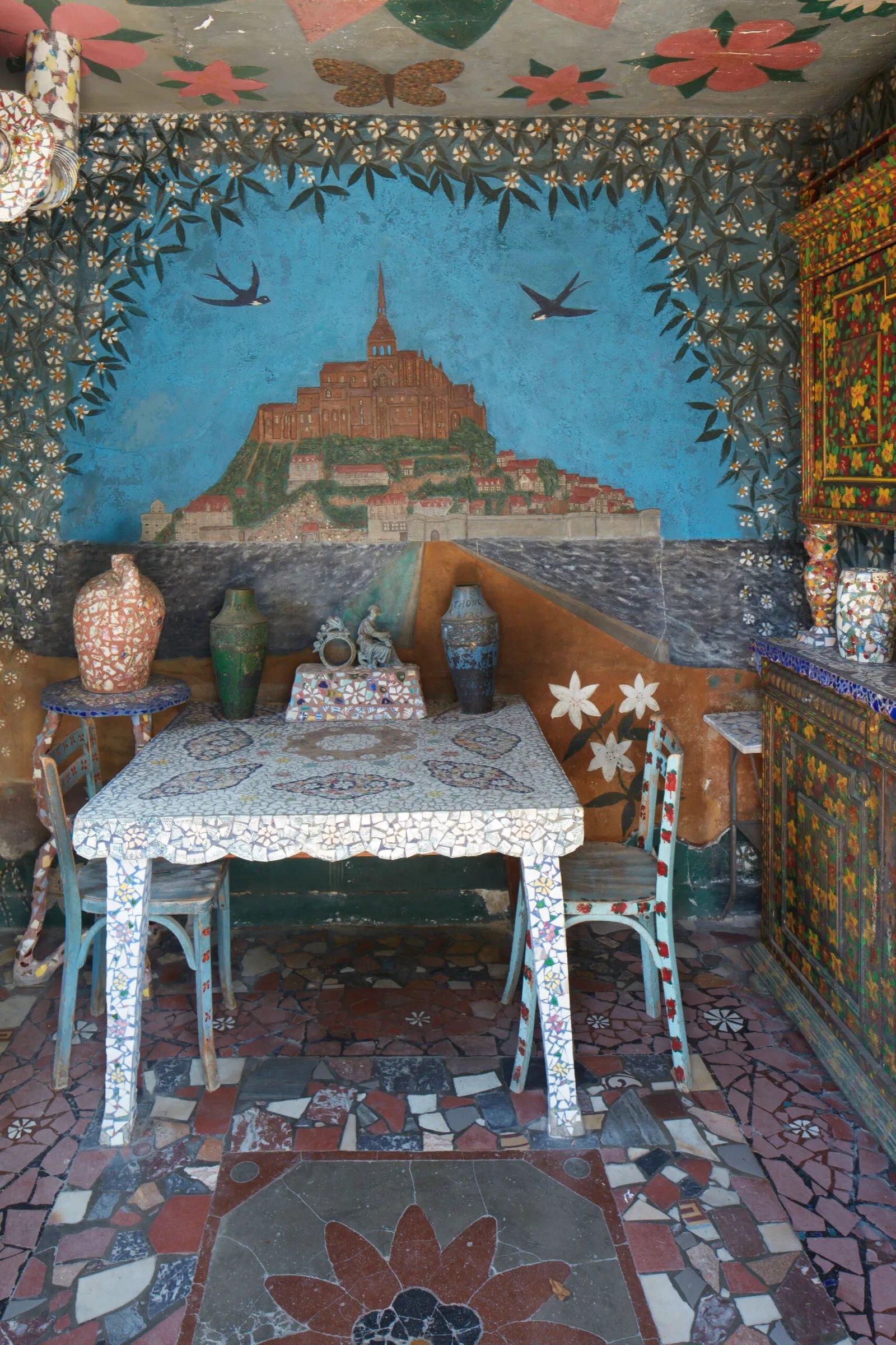 내부 공간의 세밀한 모자이크 디테일