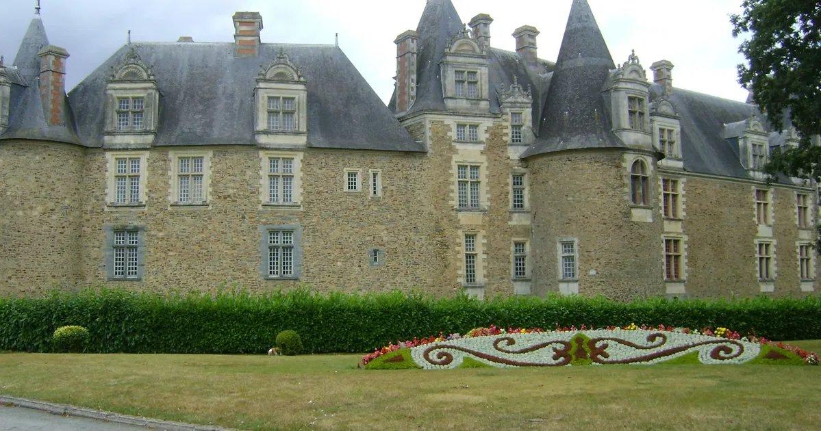 샤토브리앙 성 특별 전시 포스터