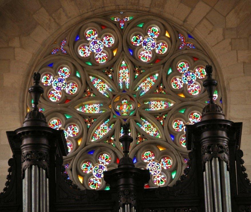 대성당 내부 장미창