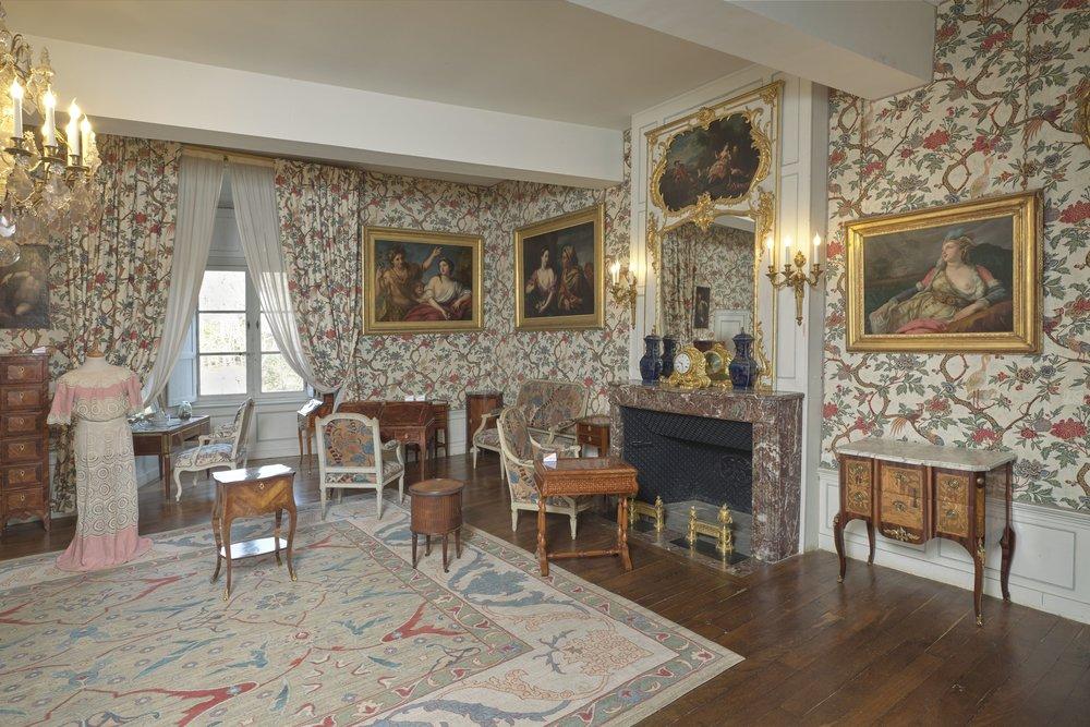 내부 가구 및 예술품 (촬영 허용 시)