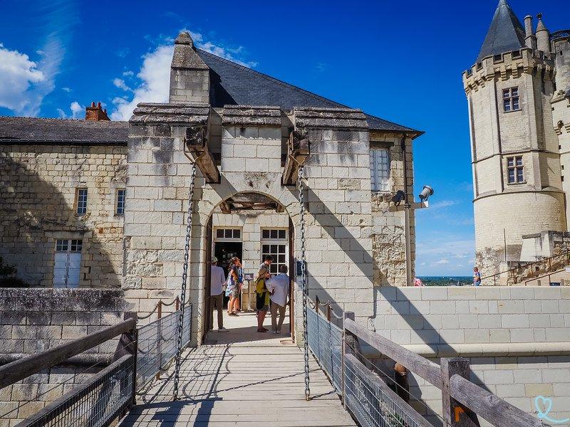 성벽 위에서 바라보는 루아르 강과 소뮈르 시내