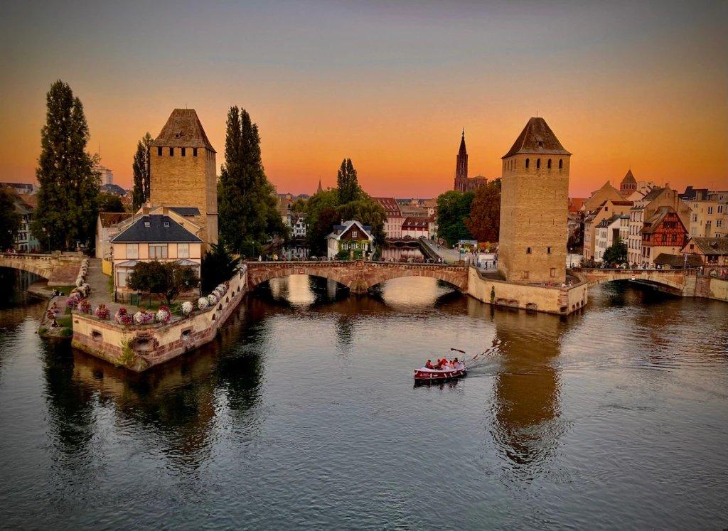 테라스에서 바라보는 일몰 및 야경