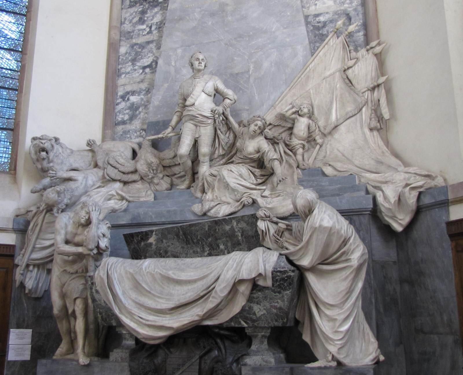 모리스 드 삭스 원수 영묘 앞