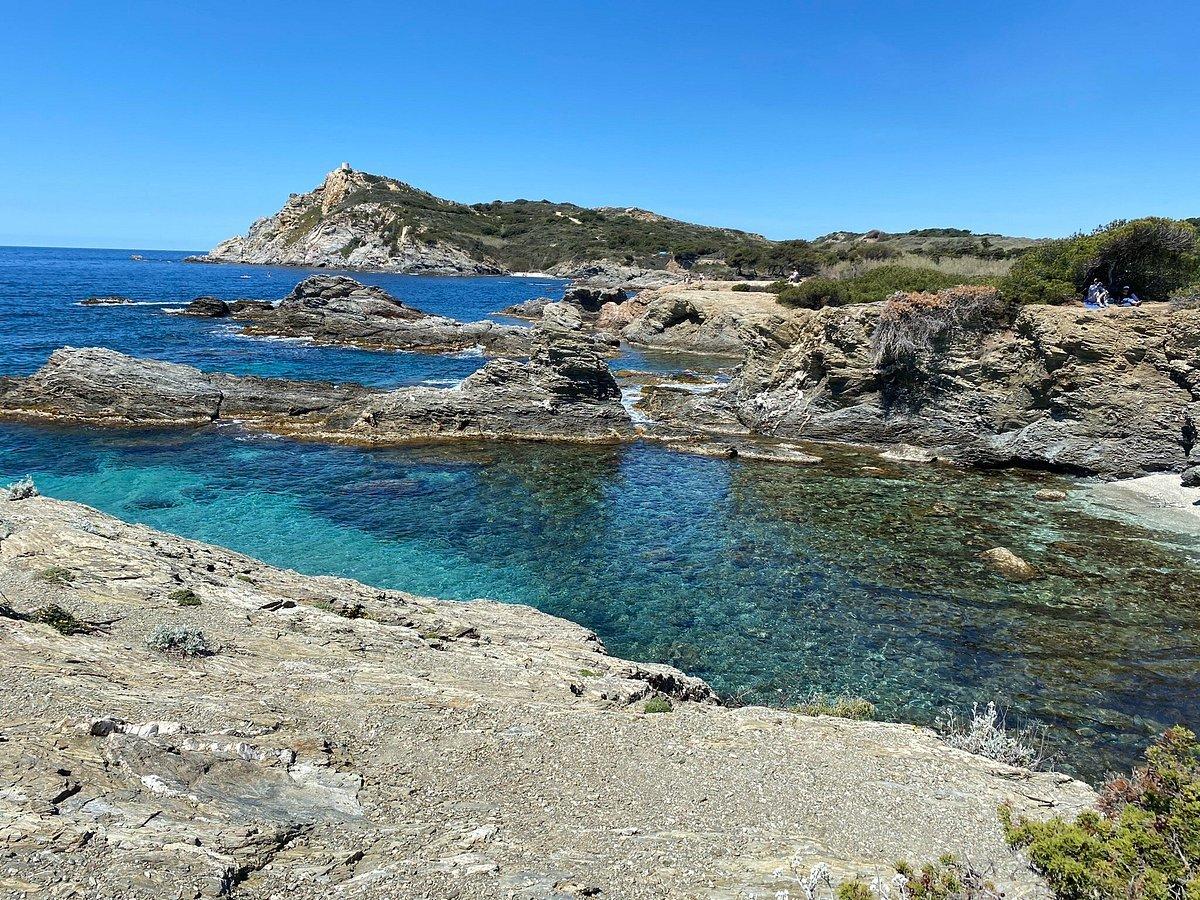 섬의 작은 절벽 위