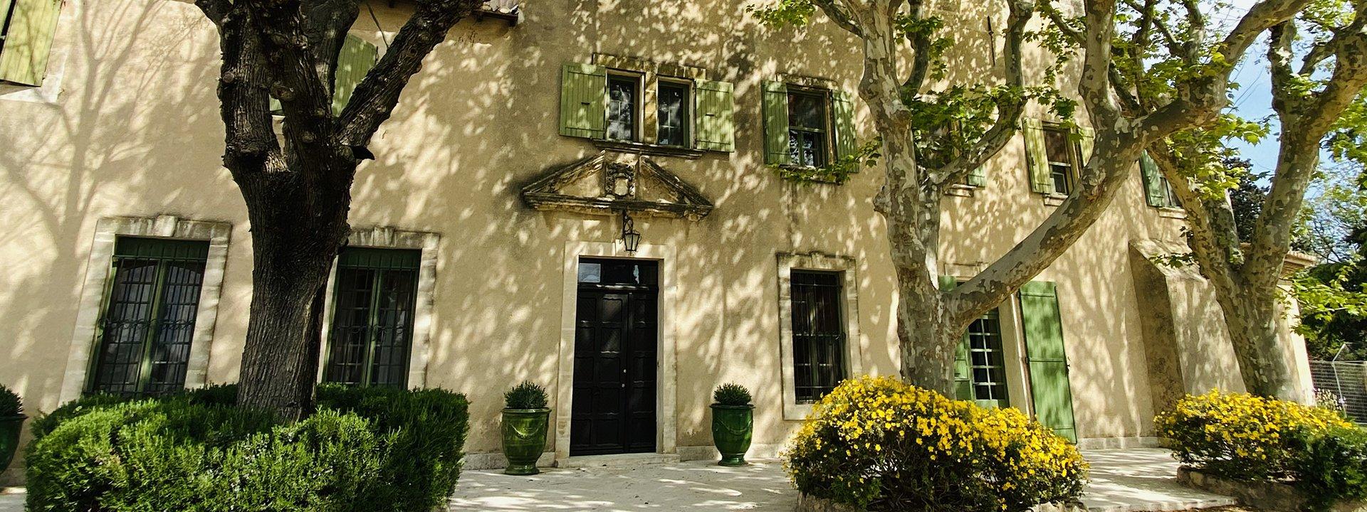 카마르그 전통 가옥 및 아레나 주변