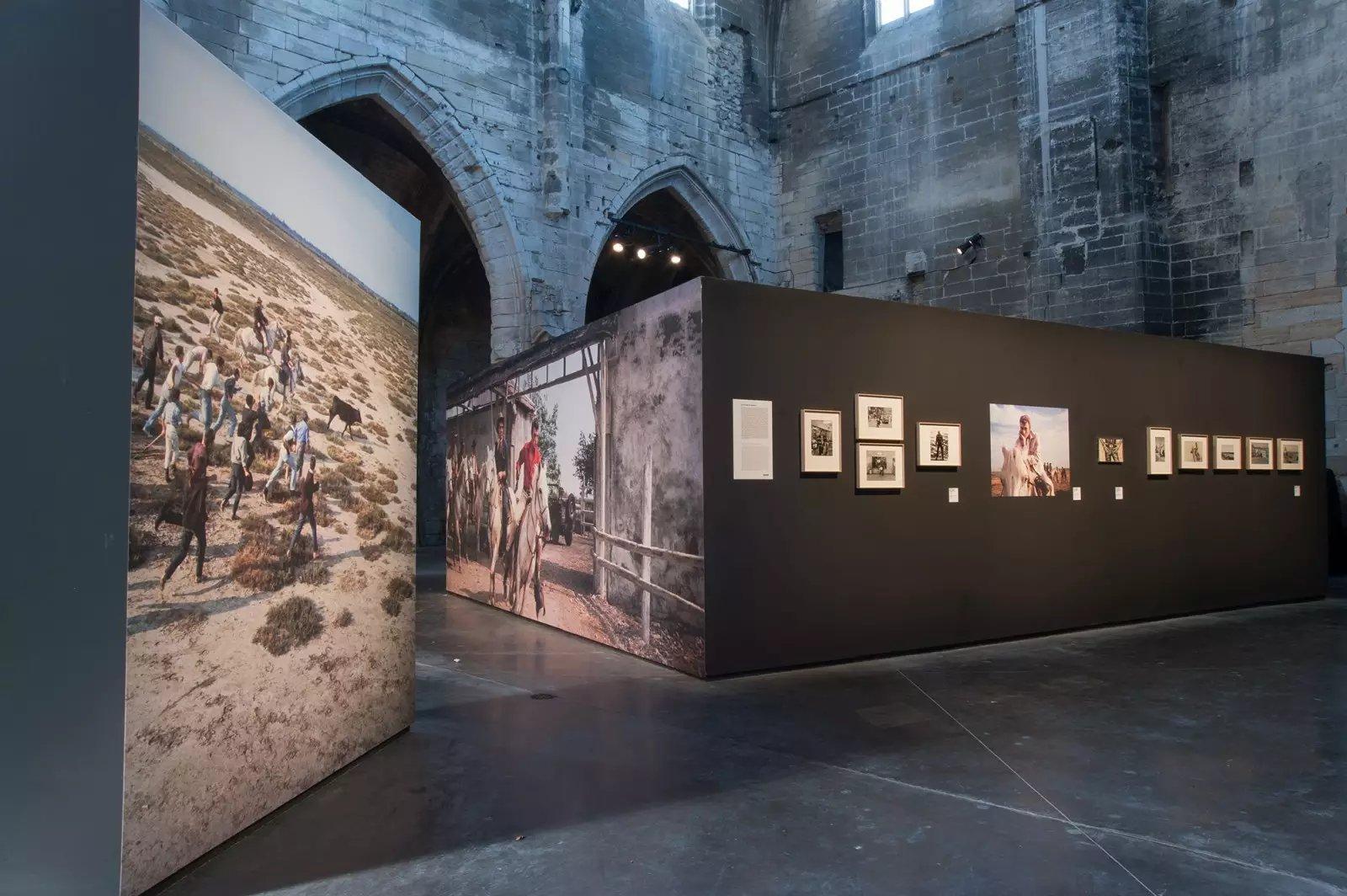 아를 국제 사진 축제 전시 모습