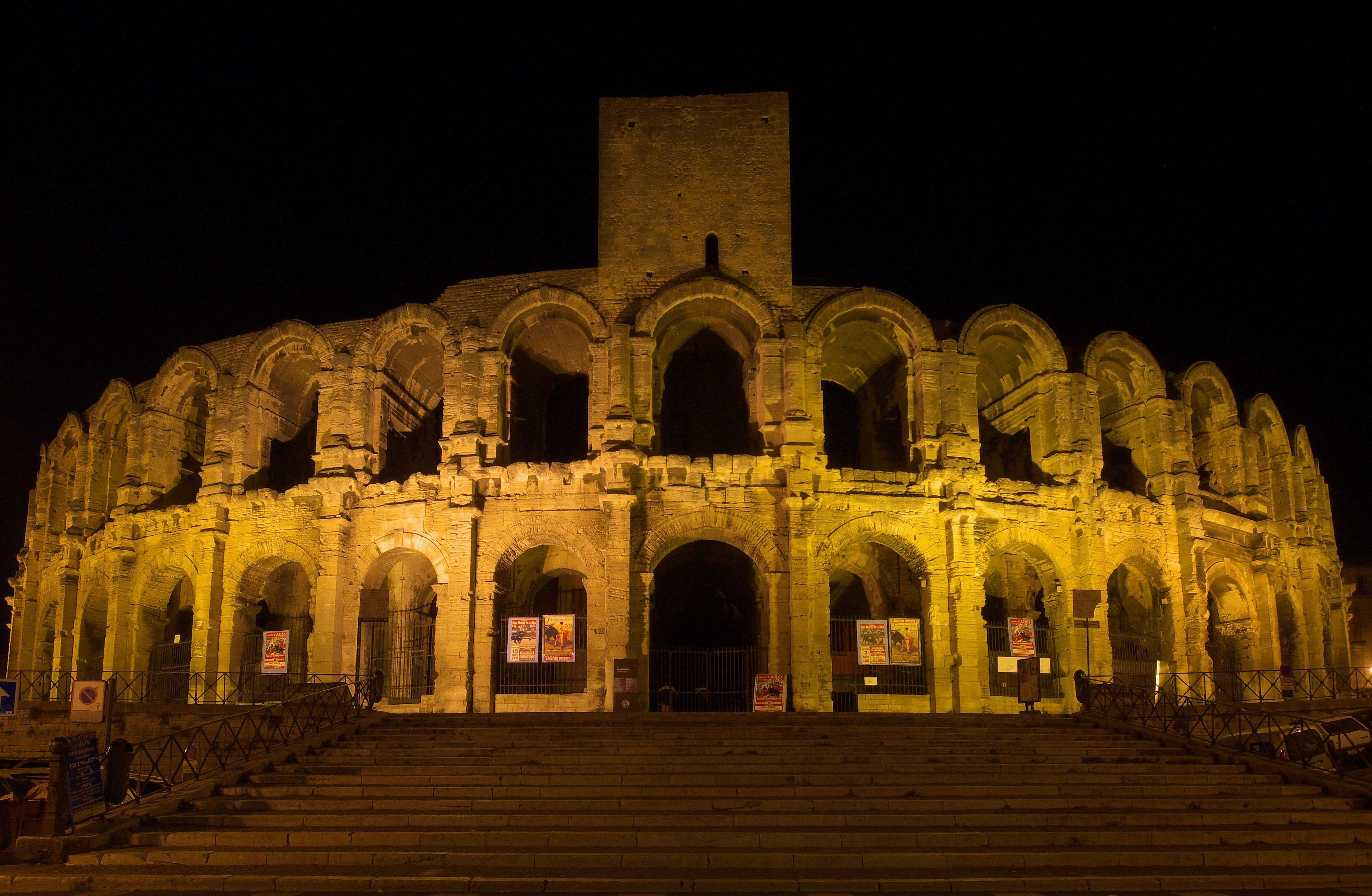 밤의 극장 무대 (공연 시)