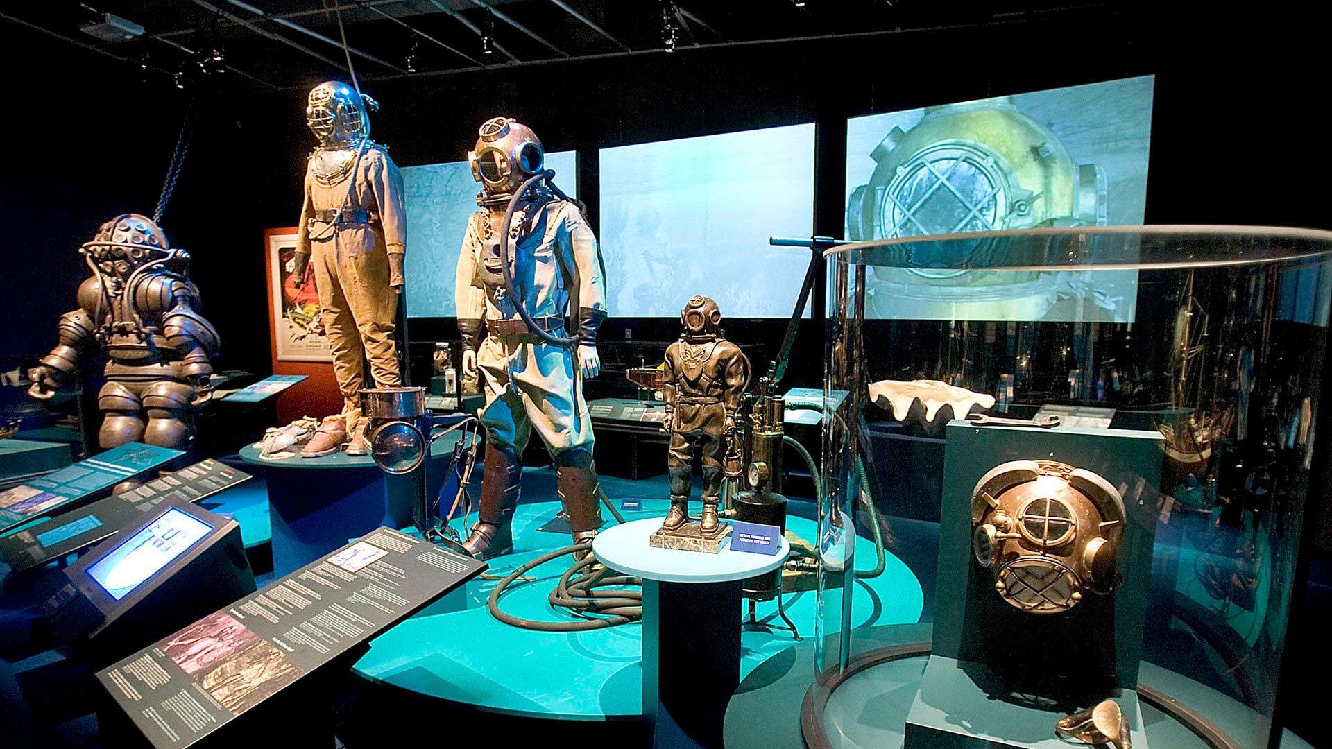 노틸러스호 조종실 모형 앞