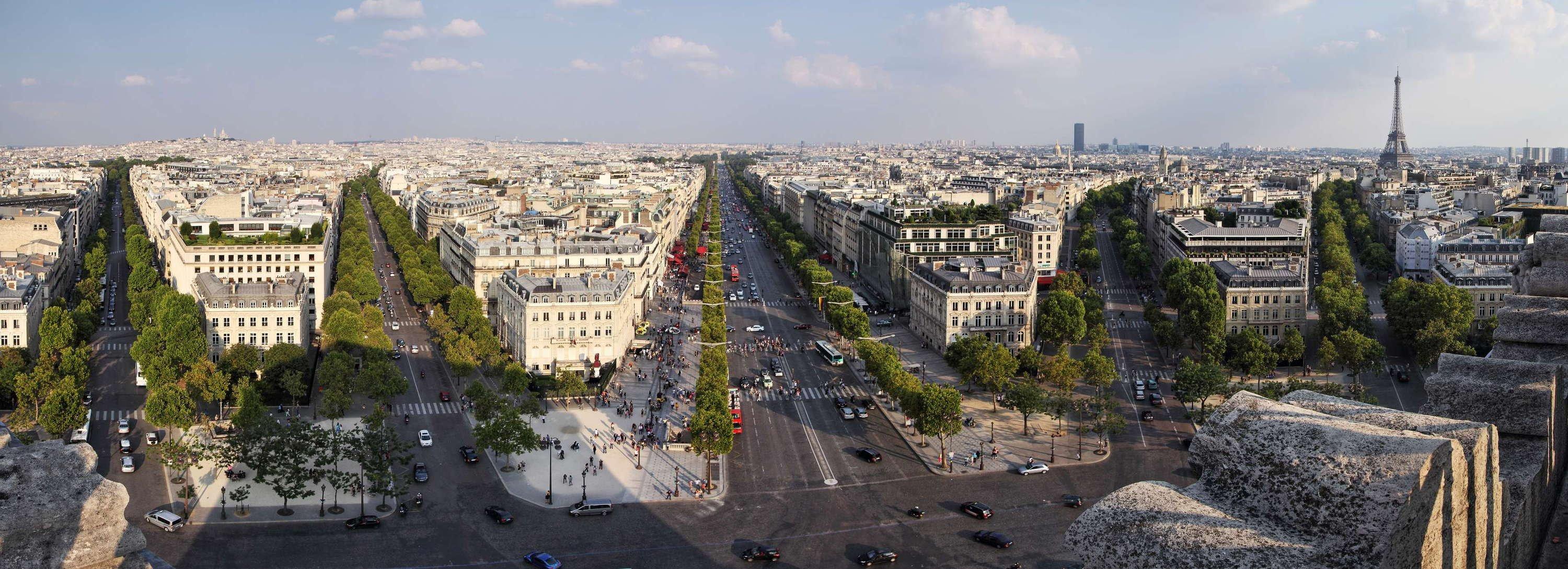 광장 전체 조망 지점