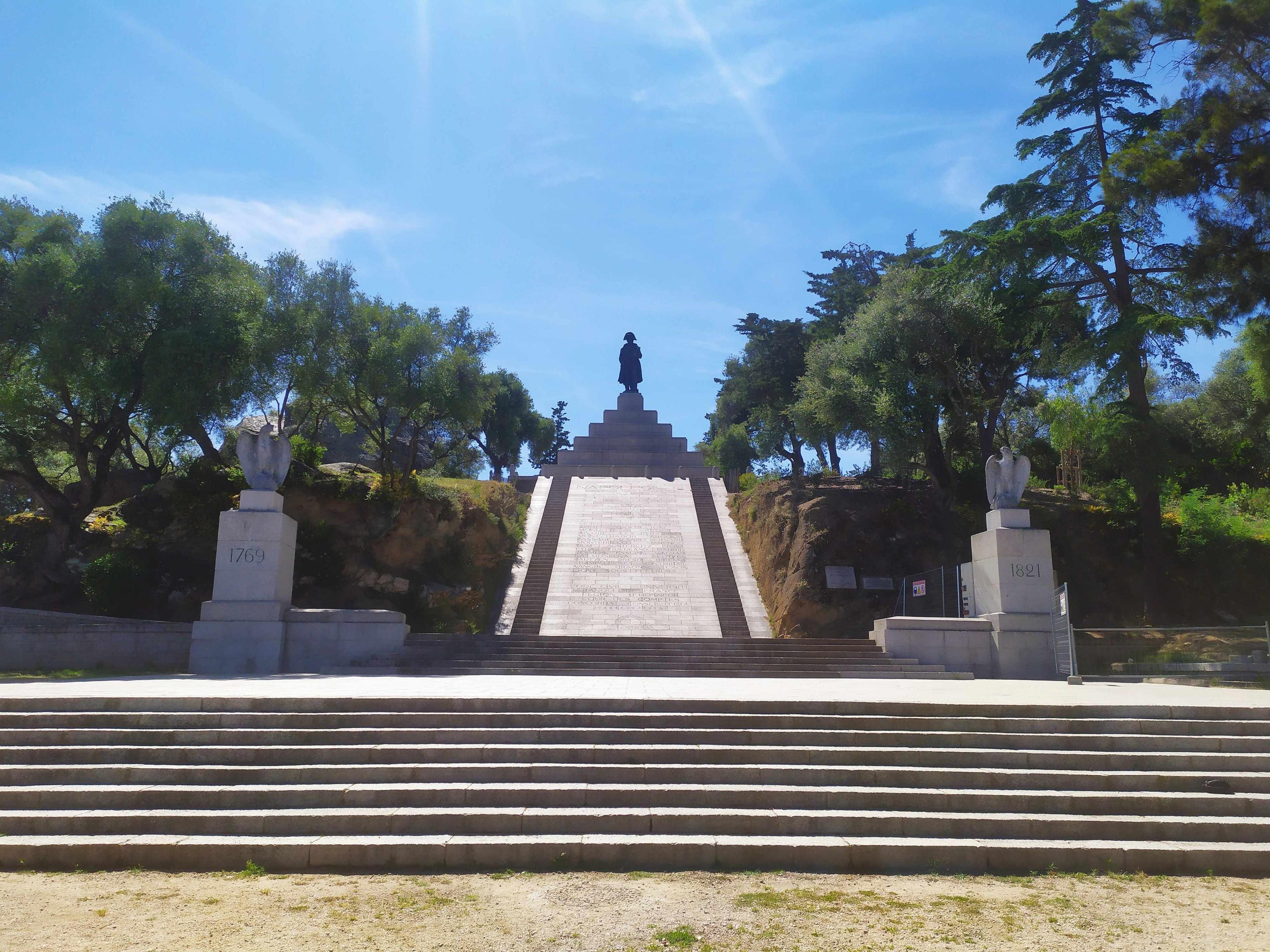 🏛️ 아우스터리츠 광장 (플라스 도스테를리츠)