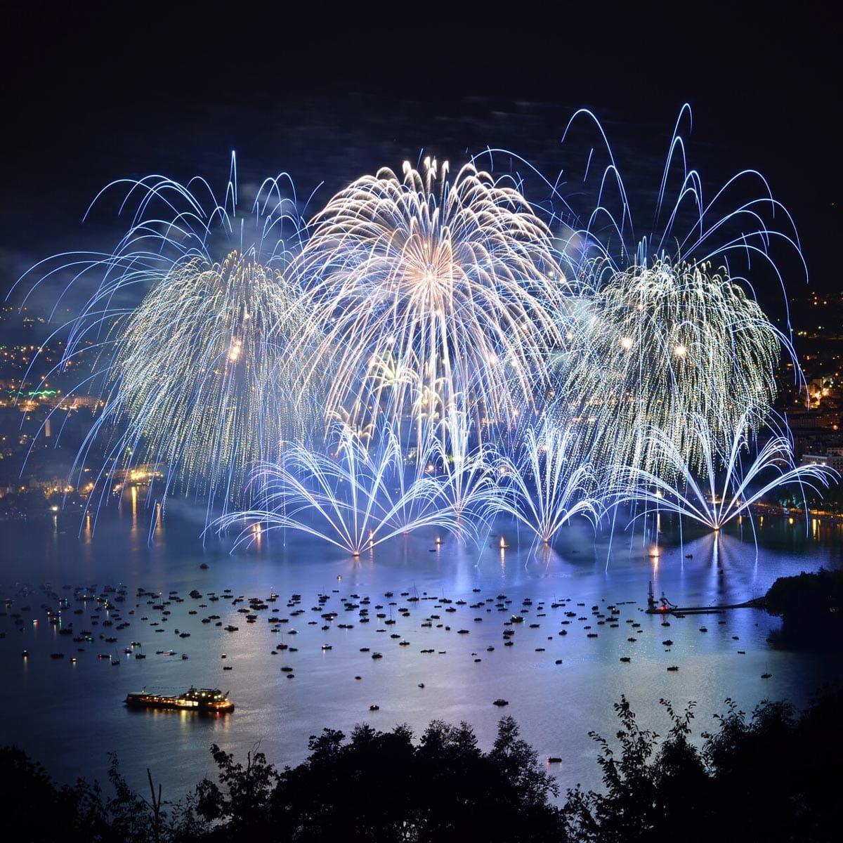 안시 호수 축제의 화려한 불꽃놀이