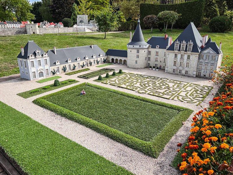 분재와 어우러진 미니어처 전경