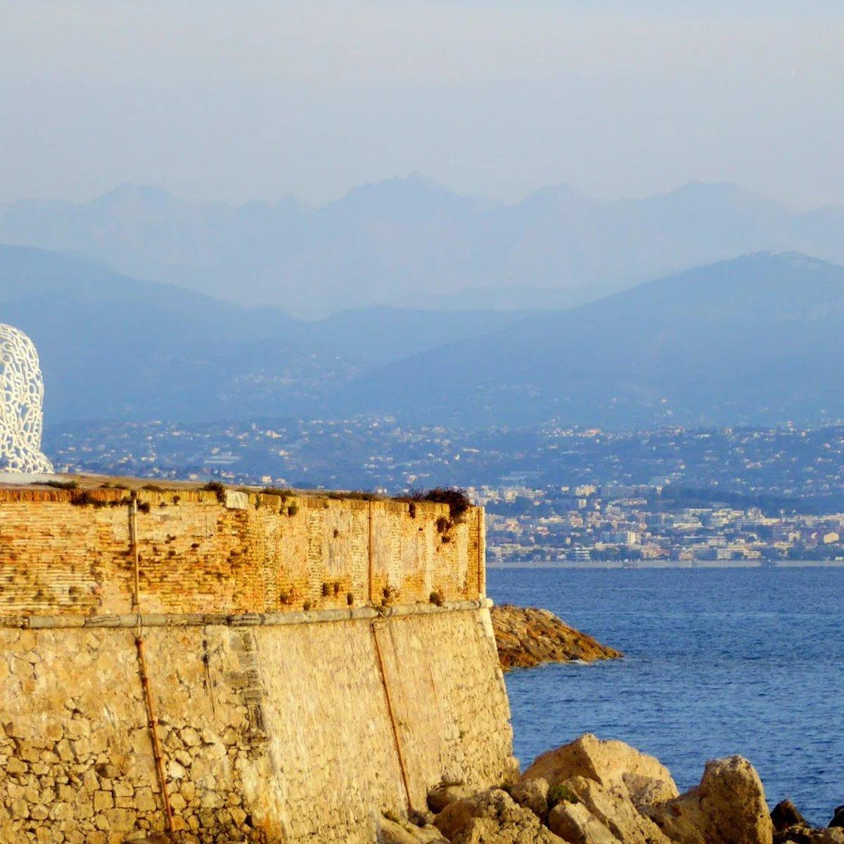 바스티옹 생자움 성벽 위 (조각상 주변)