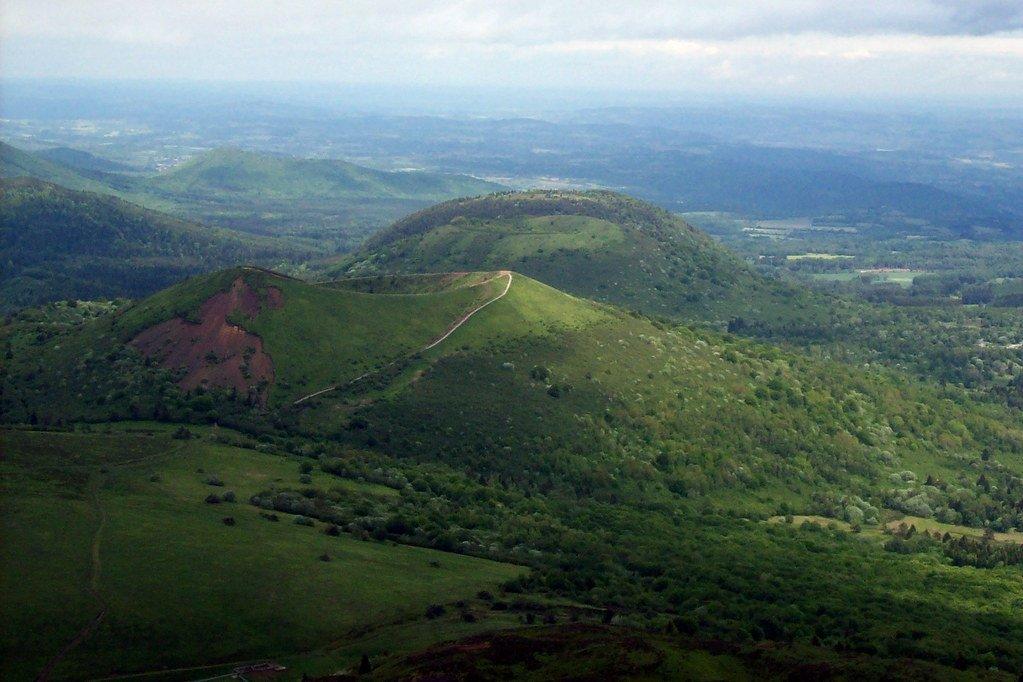 파리우 화산 분화구 가장자리